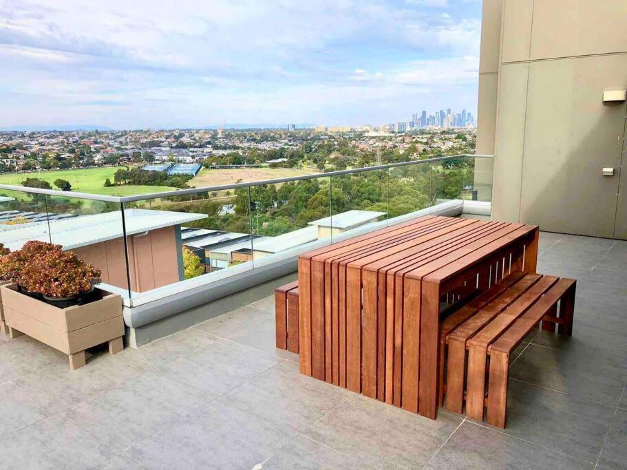 2 Bed 2 Bathroom Penthouse With Amazing Balcony & City Views - Across From Highpoint Maribyrnong Exterior photo