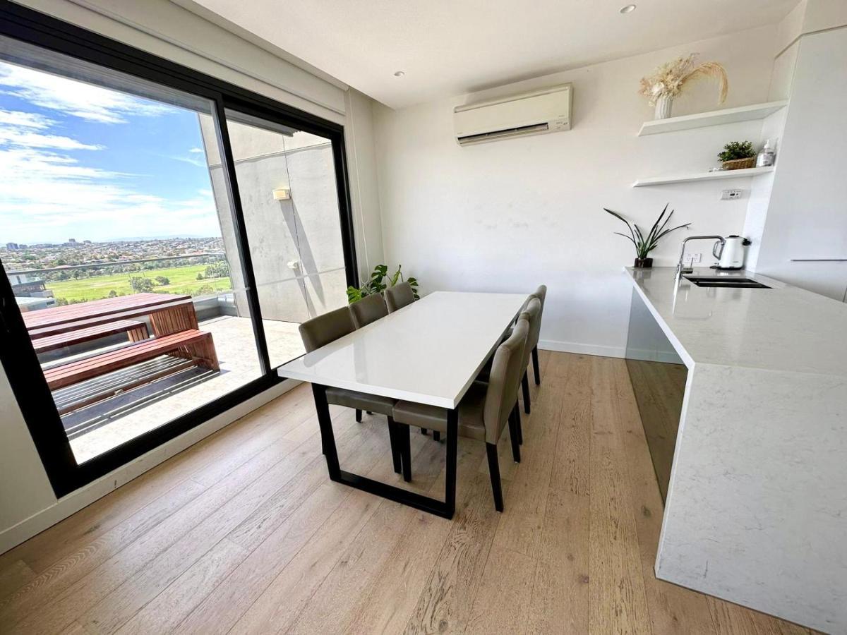 2 Bed 2 Bathroom Penthouse With Amazing Balcony & City Views - Across From Highpoint Maribyrnong Exterior photo