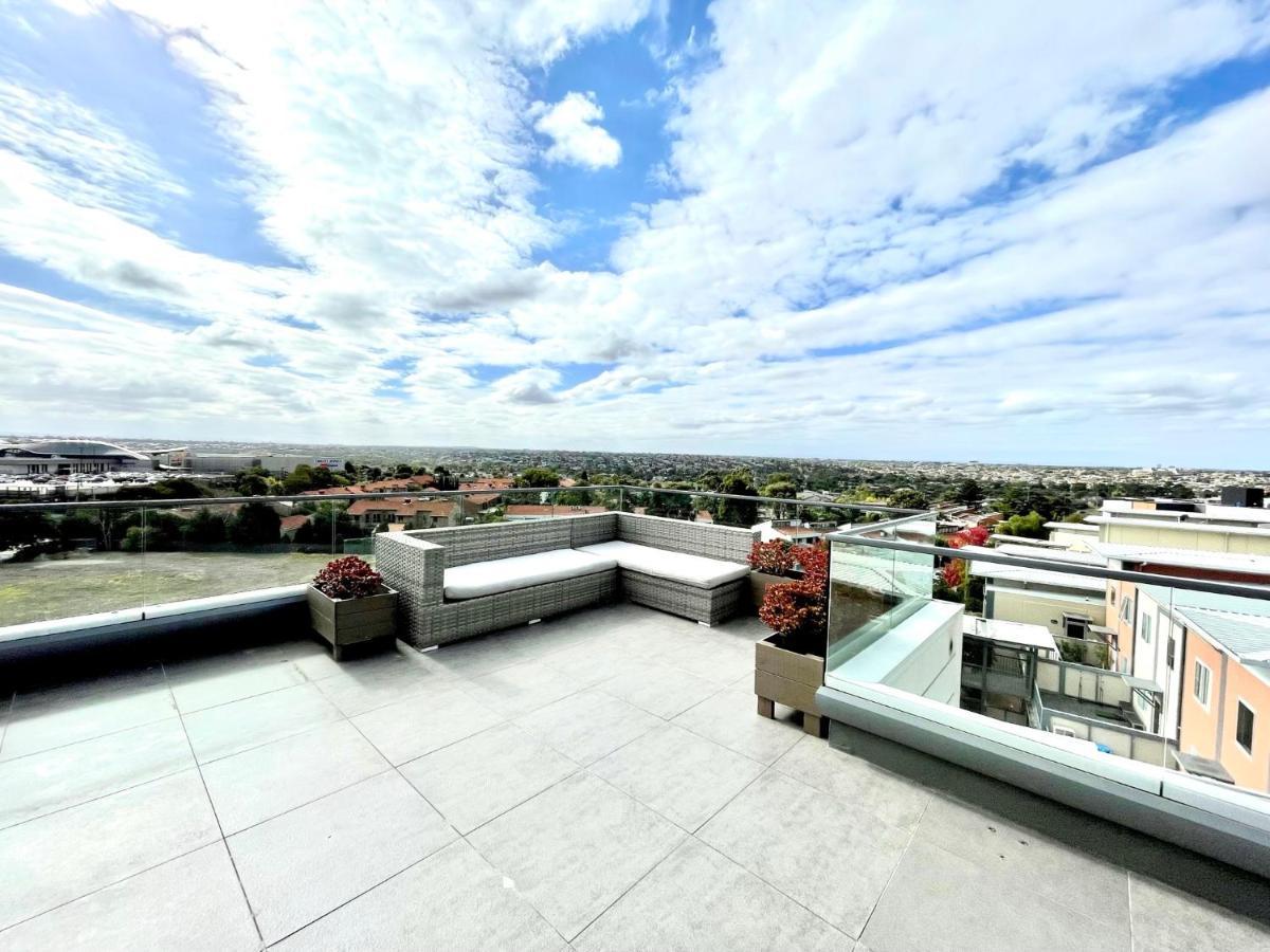 2 Bed 2 Bathroom Penthouse With Amazing Balcony & City Views - Across From Highpoint Maribyrnong Exterior photo